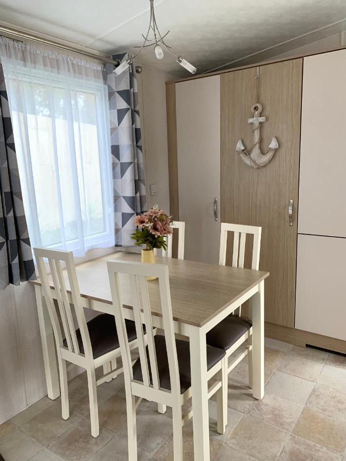 Mollys Retreat Pet Friendly Three Bed Caravan With Small Garden Newquay Bay Resort Quieter Area Of Park Eksteriør bilde