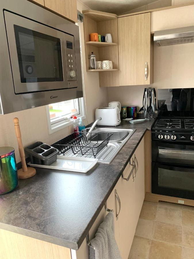 Mollys Retreat Pet Friendly Three Bed Caravan With Small Garden Newquay Bay Resort Quieter Area Of Park Eksteriør bilde